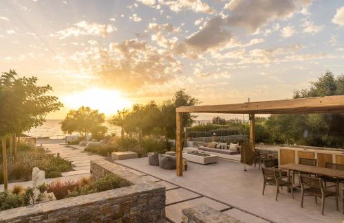 Kastraki Villa | Beachfront 3BR Villa Iremia in Naxos