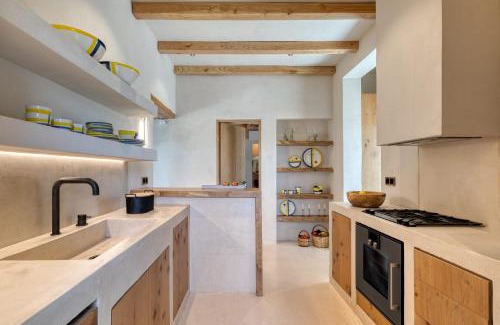 Kastraki Villa | Beachfront 3BR Villa Iremia in Naxos