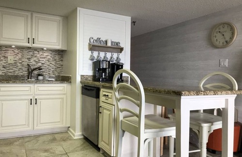 Cherry Grove Beach Condo | Beachfront/amazing views!😎1BR-1BA condo w/elevator/pool/W&D!