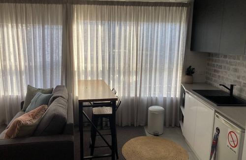 Kingston Beach Apartment | Beachfront accommodation located 20 meters to beach, local restaurants and bars.