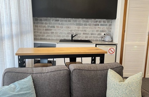 Kingston Beach Apartment | Beachfront accommodation located 20 meters to beach, local restaurants and bars.
