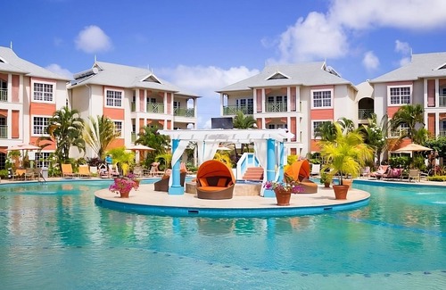 Rodney Bay Apartment | Beachfront Accommodations! Two Relaxing 2BR Suites, Outdoor Pool, Free Parking!