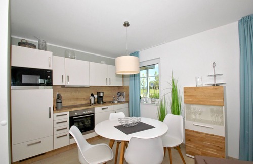 Lobbe Apartment | Beachfront apartment with terrace, use of swimming pool and sauna - Rex Rugia apartment 10-3