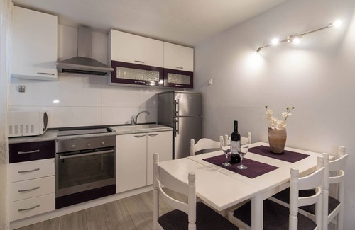 Podstrana Hotel | Beachfront Apartmants Zanic