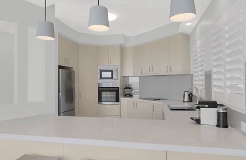 Avoca Beach Apartment | Beachfront Avoca Beach - Soundwaves 1