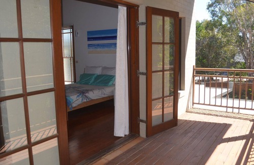 Wurtulla House | Beachfront back to nature reserve