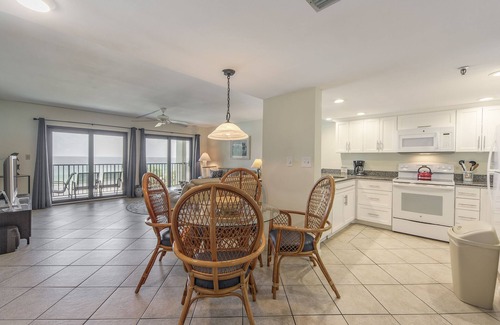 Redington Shores Condo | Beachfront Balcony Views - 2b 2b - The Shores #403
