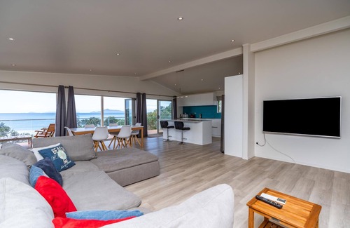 Langs Beach House | Beachfront Bliss - Beachfront Langs with spectacular views and spa pool