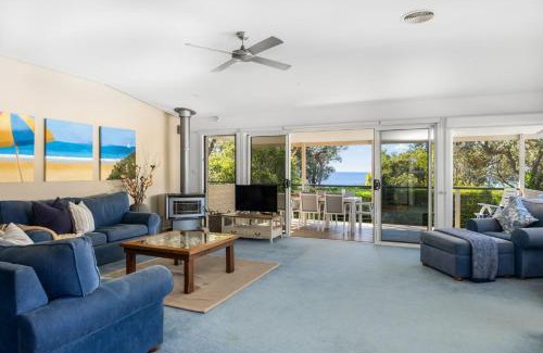 Mollymook Beach House | Beachfront Bliss on Mollymook Beach