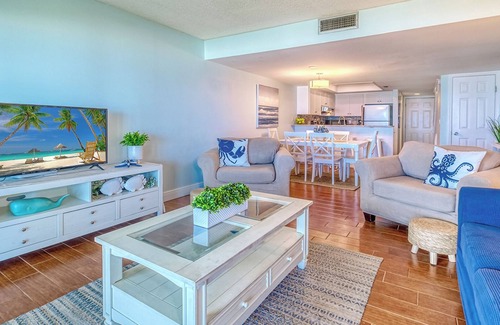 Independence Square House | Beachfront Boutique Vacation Townhouse Nestled in the Highly Coveted IRB Narrows