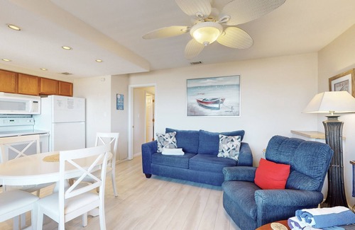 Indian Rocks Beach Condo | Beachfront condo with jaw-dropping Gulf views - full kitchen & central AC