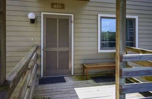 Pine Knoll Shores Condo | Beachfront Condo with Amazing Ocean Views and Great Amenities