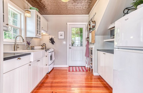 Point Roberts House | Beachfront cottage with expansive deck, grill, elegant interior, games, & W/D