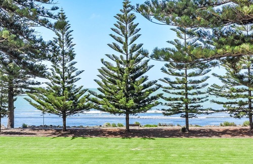 Fleurieu Peninsula Apartment | Beachfront Couples Getaway