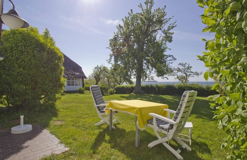 Neuendorf Apartment | Beachfront idyll by the sea, private bathing area - Gutshof Ostseeblick FeWo 01