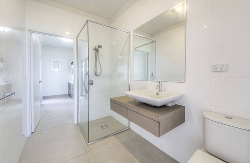 Emu Park House | Beachfront Emu Park With Pool