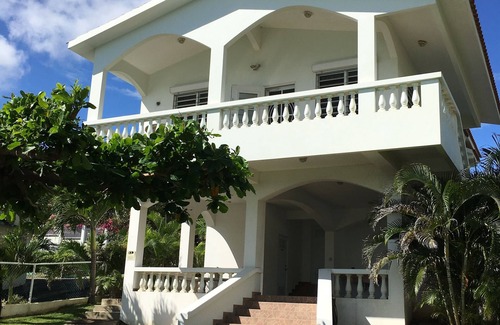 Bajo House | BEACHFRONT Gated "Beach Bliss" House, Directly On The Beach