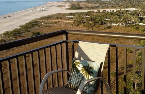 Sand Key Apartment | Beachfront Gulf View Retreat on Sand Key Beach