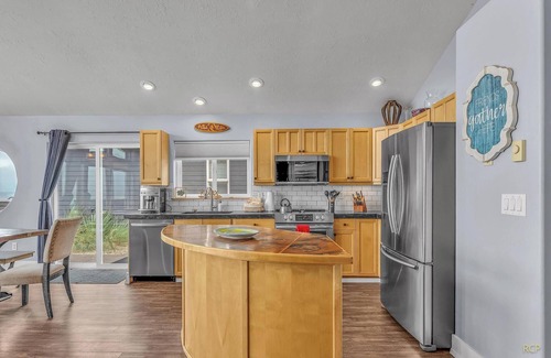 Kiwanda Shores House | Beachfront Home with a Deck on the Beach! Pet Friendly Home, Gated Community.
