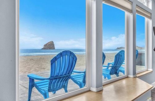 Kiwanda Shores House | Beachfront Home with a Deck on the Beach! Pet Friendly Home, Gated Community.