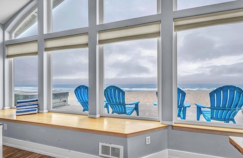 Kiwanda Shores House | Beachfront Home with a Deck on the Beach! Pet Friendly Home, Gated Community.
