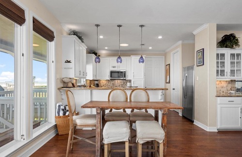 Galveston House | Beachfront | Hot Tub | Large Deck