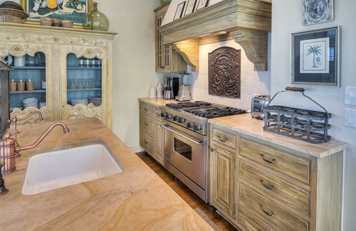 Sunnyside House | Beachfront House with Private Access - Complimentary Beach Chairs/Umbrellas