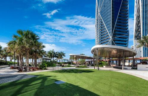 Surfers Paradise Apartment | Beachfront Luxe 2Bedroom Apt with Sunset River Views