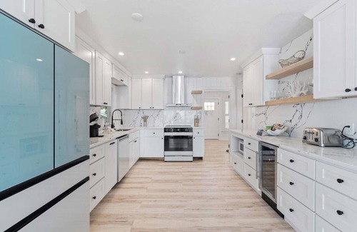 Anna Maria House | Beachfront Luxury Hot Tub + Private Cottagen3 en-suite king + 1BR + golf cart