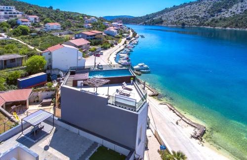 Vinisce Villa | Beachfront Luxury Villa