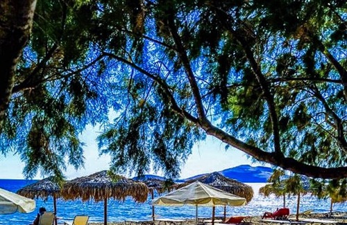 Myrina Apartment | Beachfront Maisonette With Pool