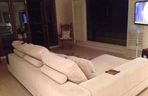 Miami Apartment | Beachfront MIAMI 2 Bdr Easy Living VIEWS VIEWS!