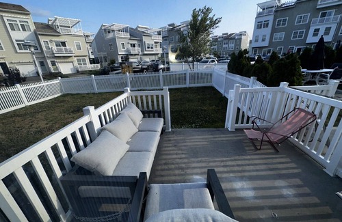 Queens House | Beachfront Near JFK