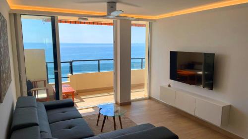Fuengirola City Centre Apartment | BEACHFRONT - NEW LUXURY Apartment - 1ª Linea Playa - Fuengirola CITY CENTER - Private PARKING - Panoramic Sea Views -