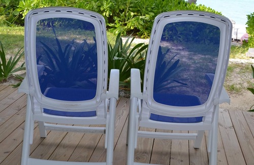 Spanish Wells Apartment | Beachfront one bedroom studio with full kitchen, covered porch and open deck.