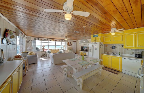 Kiska Beach House | Beachfront✔️ Pets✔️ Single family home. Quiet. Gorgeous sunsets from patio 🌅