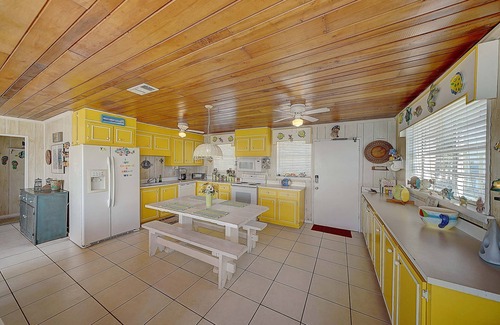 Kiska Beach House | Beachfront✔️ Pets✔️ Single family home. Quiet. Gorgeous sunsets from patio 🌅