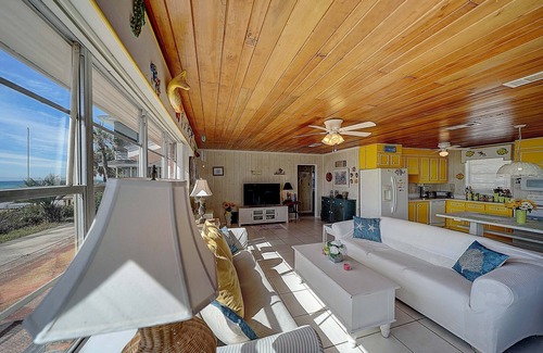 Kiska Beach House | Beachfront✔️ Pets✔️ Single family home. Quiet. Gorgeous sunsets from patio 🌅