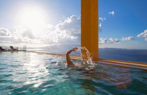 Kolymbari Villa | Beachfront Ravdoucha Epavlis Eleni Villa - Pool, Hot Tub, Gym, Sauna, Private Parking, WiFi