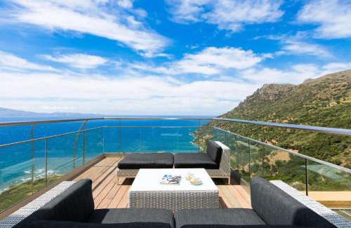 Kolymbari Villa | Beachfront Ravdoucha Epavlis Eleni Villa - Pool, Hot Tub, Gym, Sauna, Private Parking, WiFi