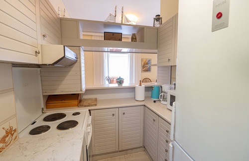 Poros Apartment | Beachfront Residence With Private Path To The Sea