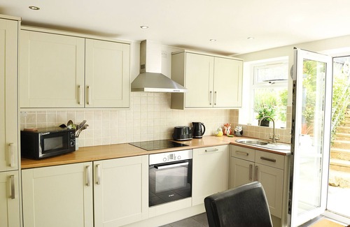 Rhos on Sea Cottage | Beachfront Sea View Cottage