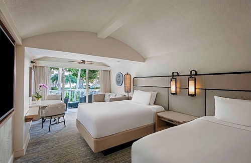 Isla Verde Hotel | Beachfront Serenity: Your Welcoming Room Awaits by the Sea | Ideal For Couple