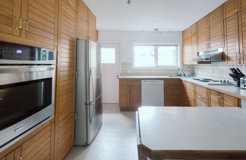 Okanagan-Similkameen Apartment | Beachfront Spacious 3 Bedroom Family Suite