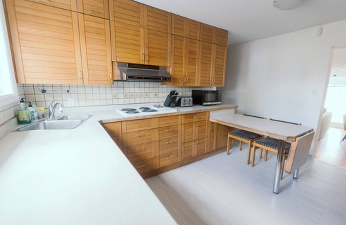Okanagan-Similkameen Apartment | Beachfront Spacious 3 Bedroom Family Suite