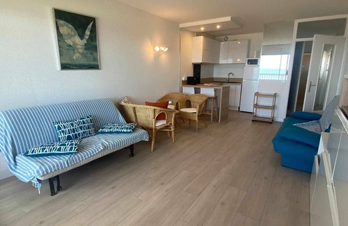 Marseillan Plage Apartment | Beachfront studio, large fridge, dishwasher, washing machine, private parking