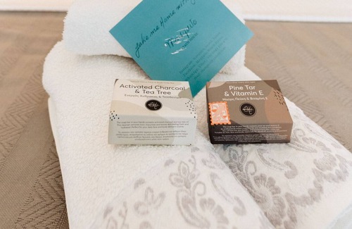 Nea Peramos Apartment | Beachfront Studio with Rooftop Barbecue, Stunning Sea Views, and Smart TV set...