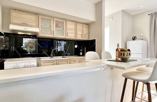 Acharavi Apartment | Beachfront Suite GardenMare 1