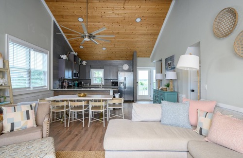 Beachwalk House | Beachfront home with Private Pool, Wifi and stunning ocean views