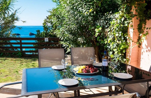 Agios Matthaios Villa | Beachfront Villa Rania